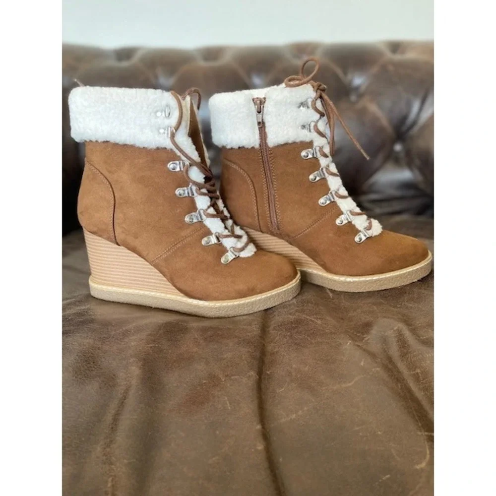SM New York Women Monica Boots, Wool detail,Laceup, Cognac Camel Color, Size 8.5